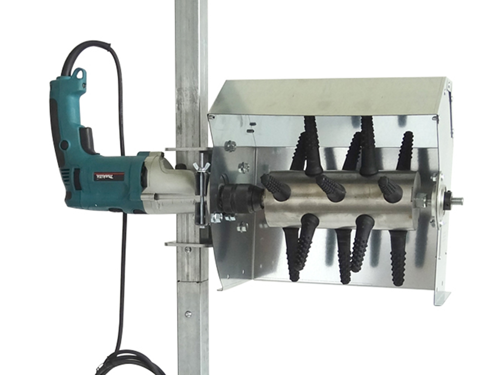 Škubačka drůbeže na vrtačku s ochranným krytem, s úchytem vrtačky a se stojanem SPIUMATRICE DIT SP RU08 fin2